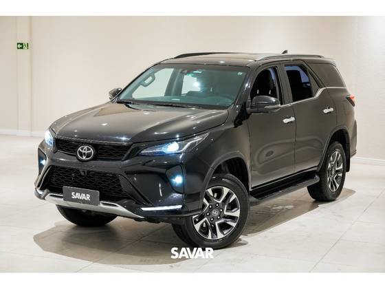 TOYOTA HILUX SW4 2.8 D-4D TURBO DIESEL SRX PLATINUM 4X4 AUTOMÁTICO