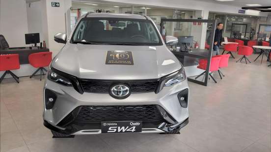TOYOTA-HILUX SW4-2026