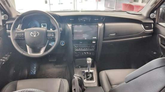 TOYOTA-HILUX SW4-2026