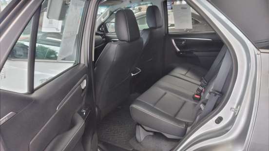 TOYOTA-HILUX SW4-2026
