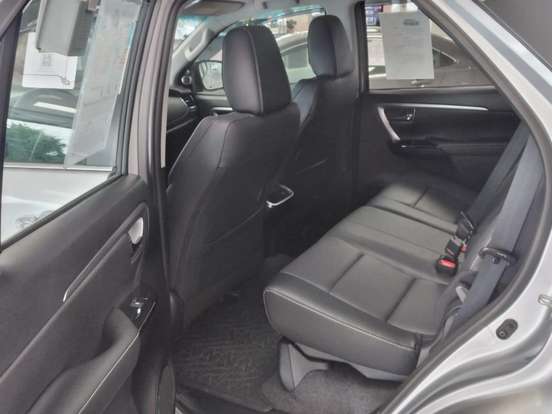 TOYOTA-HILUX SW4-2.8 D-4D TURBO DIESEL SRX PLATINUM 7L 4X4 AUTOMÁTICO TOYOTA-HILUX SW4-2026