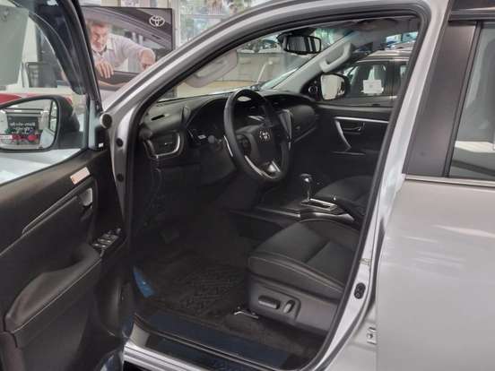 TOYOTA-HILUX SW4-2.8 D-4D TURBO DIESEL SRX PLATINUM 7L 4X4 AUTOMÁTICO TOYOTA-HILUX SW4-2026