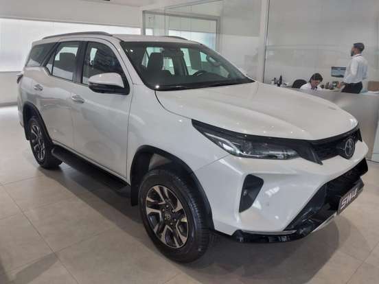 TOYOTA-HILUX SW4-2026