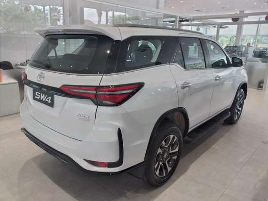 TOYOTA-HILUX SW4-2026