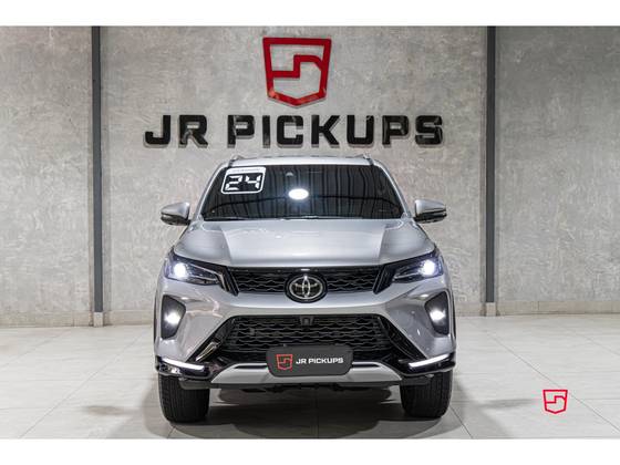TOYOTA HILUX SW4 2.8 D-4D TURBO DIESEL SRX PLATINUM 7L 4X4 AUTOMÁTICO