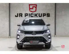 TOYOTA HILUX SW4 2.8 D-4D TURBO DIESEL SRX PLATINUM 7L 4X4 AUTOMÁTICO TOYOTA HILUX SW4 2.8 D-4D TURBO DIESEL SRX PLATINUM 7L 4X4 AUTOMÁTICO