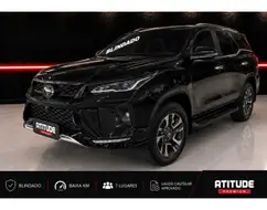 TOYOTA HILUX SW4 2.8 D-4D TURBO DIESEL SRX PLATINUM 7L 4X4 AUTOMÁTICO TOYOTA HILUX SW4 2.8 D-4D TURBO DIESEL SRX PLATINUM 7L 4X4 AUTOMÁTICO