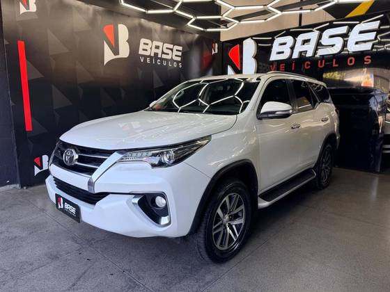 TOYOTA HILUX SW4 2.8 SRX 4X4 16V TURBO INTERCOOLER DIESEL 4P AUTOMÁTICO
