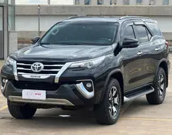 TOYOTA HILUX SW4 2.8 SRX 4X4 7 LUGARES 16V TURBO INTERCOOLER DIESEL 4P AUTOMÁTICO TOYOTA HILUX SW4 2.8 SRX 4X4 7 LUGARES 16V TURBO INTERCOOLER DIESEL 4P AUTOMÁTICO