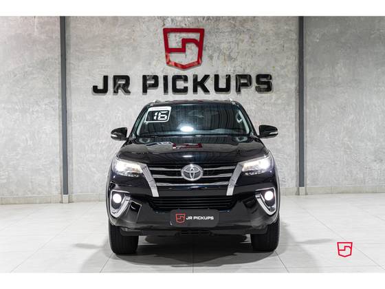 TOYOTA HILUX SW4 2.8 SRX 4X4 7 LUGARES 16V TURBO INTERCOOLER DIESEL 4P AUTOMÁTICO