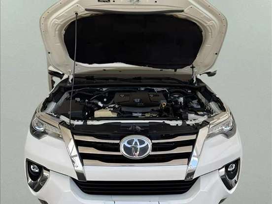 TOYOTA-HILUX SW4-2.8 SRX 4X4 7 LUGARES 16V TURBO INTERCOOLER DIESEL 4P AUTOMÁTICO TOYOTA-HILUX SW4-2019