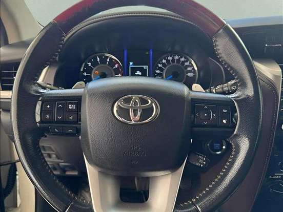 TOYOTA-HILUX SW4-2.8 SRX 4X4 7 LUGARES 16V TURBO INTERCOOLER DIESEL 4P AUTOMÁTICO TOYOTA-HILUX SW4-2019