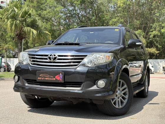 TOYOTA HILUX SW4 3.0 SR 4X4 16V TURBO INTERCOOLER DIESEL 4P AUTOMÁTICO