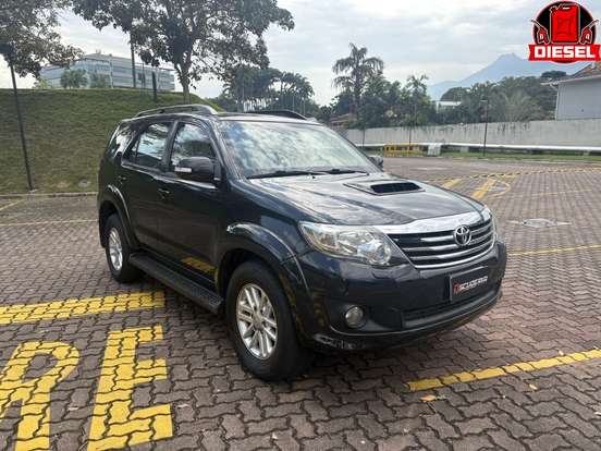 TOYOTA-HILUX SW4-2014