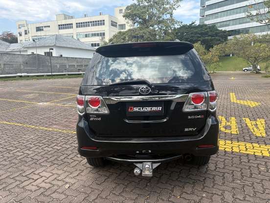 TOYOTA-HILUX SW4-2014