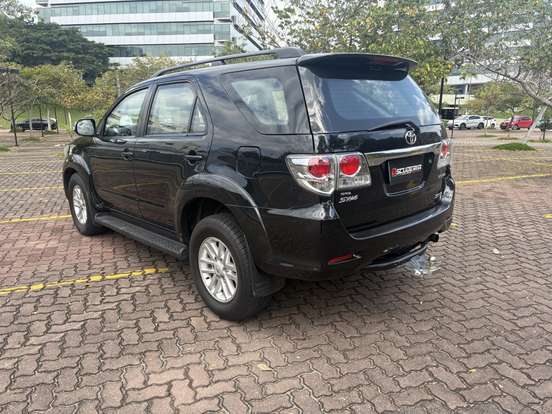 TOYOTA-HILUX SW4-2014