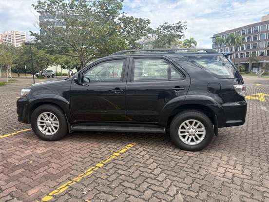 TOYOTA-HILUX SW4-3.0 SRV 4X4 7 LUGARES 16V TURBO INTERCOOLER DIESEL 4P AUTOMÁTICO TOYOTA-HILUX SW4-2014