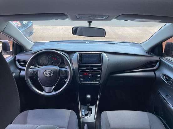 TOYOTA-YARIS-2023