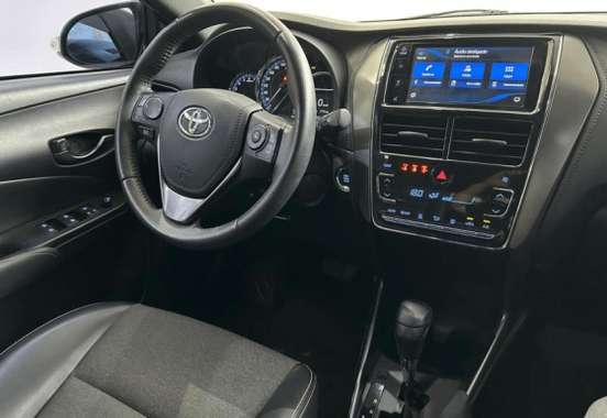 TOYOTA-YARIS-2022