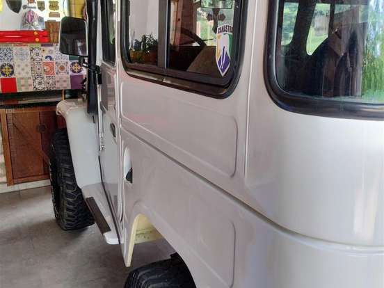 TOYOTA-BANDEIRANTE-3.7 BJ50LV 4X4 TETO RIGIDO DIESEL 2P MANUAL TOYOTA-BANDEIRANTE-1999
