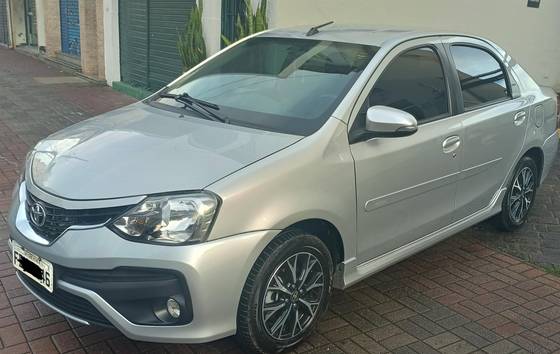 TOYOTA ETIOS 1.5 PLATINUM SEDAN 16V FLEX 4P AUTOMÁTICO