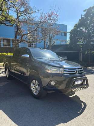 TOYOTA-HILUX-2017