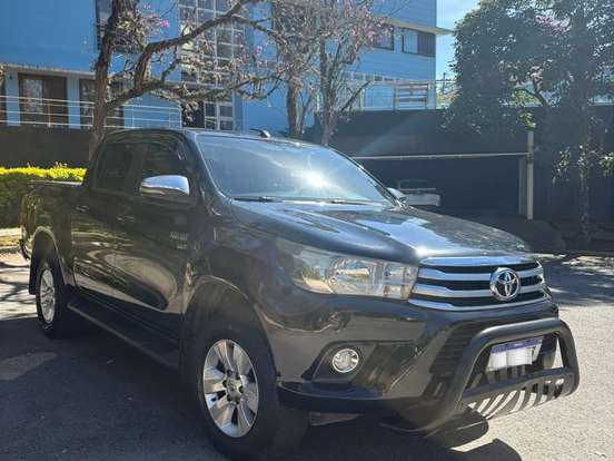 TOYOTA-HILUX-2.7 SRV 4X2 CD 16V FLEX 4P AUTOMÁTICO TOYOTA-HILUX-2017
