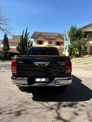 TOYOTA-HILUX-2.7 SRV 4X2 CD 16V FLEX 4P AUTOMÁTICO TOYOTA-HILUX-2017
