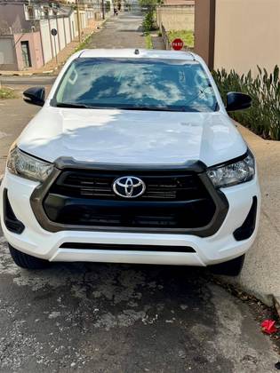 TOYOTA HILUX 2.8 D-4D TURBO DIESEL CS 4X4 MANUAL