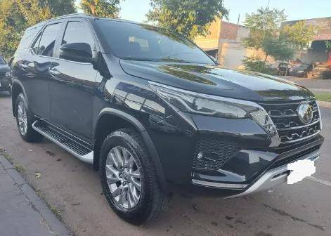 TOYOTA HILUX SW4 2.8 D-4D TURBO DIESEL SRX 7L 4X4 AUTOMÁTICO