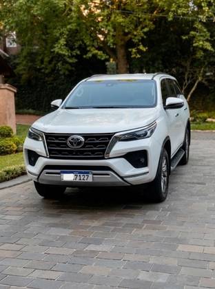 TOYOTA HILUX SW4 2.8 D-4D TURBO DIESEL SRX 7L 4X4 AUTOMÁTICO