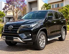 TOYOTA HILUX SW4 2.8 D-4D TURBO DIESEL SRX 7L 4X4 AUTOMÁTICO TOYOTA HILUX SW4 2.8 D-4D TURBO DIESEL SRX 7L 4X4 AUTOMÁTICO
