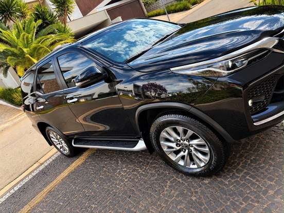 TOYOTA-HILUX SW4-2.8 D-4D TURBO DIESEL SRX 7L 4X4 AUTOMÁTICO TOYOTA-HILUX SW4-2022