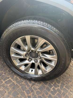 TOYOTA-HILUX SW4-2022