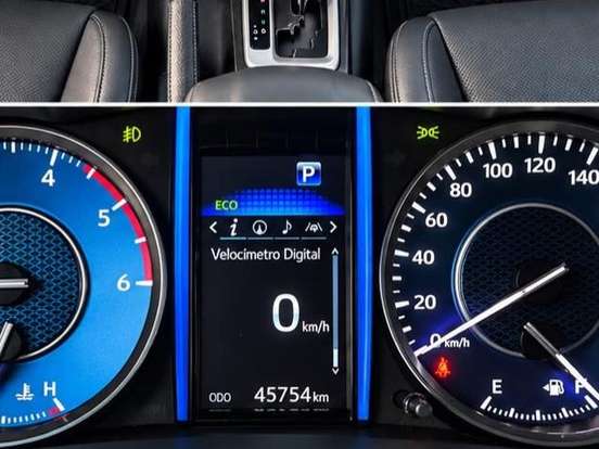 TOYOTA-HILUX SW4-2022
