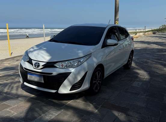 TOYOTA-YARIS-2021
