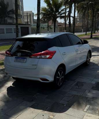 TOYOTA-YARIS-2021