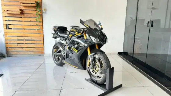 TRIUMPH DAYTONA 675 