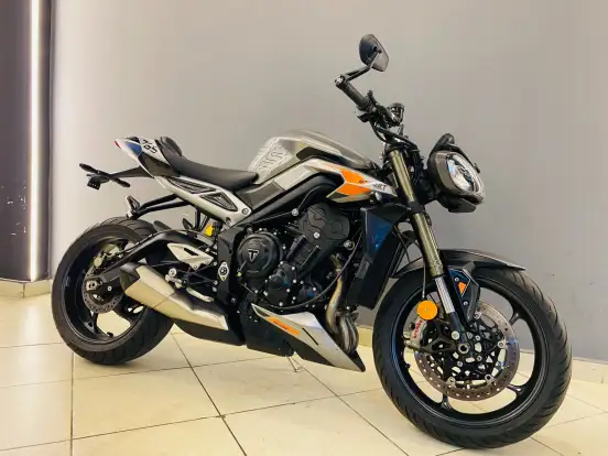 TRIUMPH-STREET TRIPLE 765 RS-2023