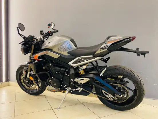 TRIUMPH-STREET TRIPLE 765 RS-2023