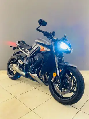 TRIUMPH-STREET TRIPLE 765 RS-2023