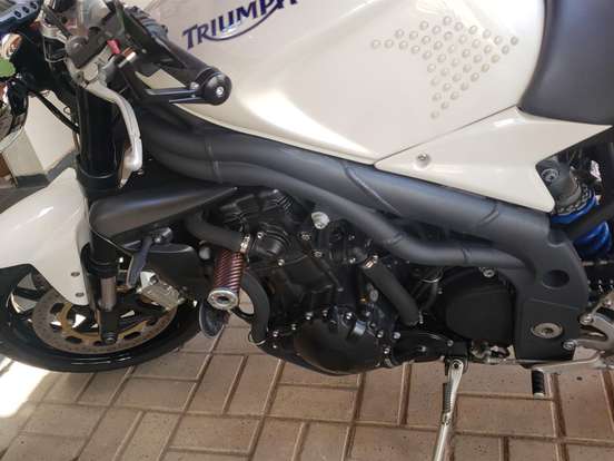 TRIUMPH-SPEED TRIPLE 1050i TRIUMPH-SPEED TRIPLE 1050i-2010