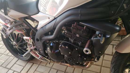 TRIUMPH-SPEED TRIPLE 1050i-2010