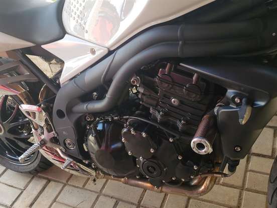 TRIUMPH-SPEED TRIPLE 1050i TRIUMPH-SPEED TRIPLE 1050i-2010
