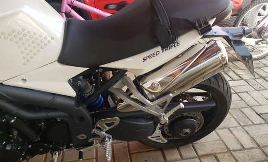 TRIUMPH-SPEED TRIPLE 1050i-2010
