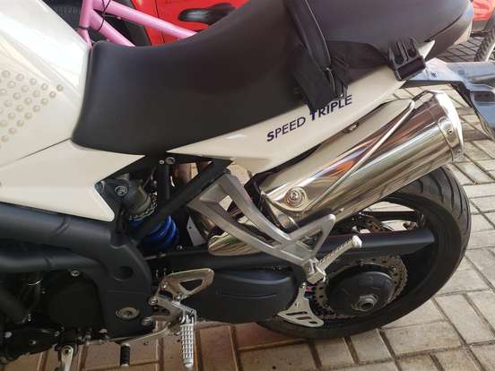 TRIUMPH-SPEED TRIPLE 1050i TRIUMPH-SPEED TRIPLE 1050i-2010