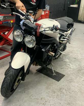 TRIUMPH-SPEED TRIPLE 1050i-2010