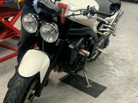 TRIUMPH-SPEED TRIPLE 1050i TRIUMPH-SPEED TRIPLE 1050i-2010