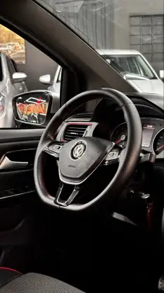 VOLKSWAGEN-FOX-2015