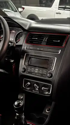 VOLKSWAGEN-FOX-2015